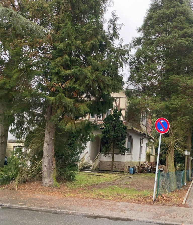 Frontansicht Hamburg Wohngrundst�ck Baugrundst�ck - Abriss Altgeb�ude steht bevor