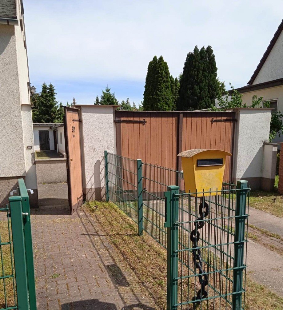 Zufahrt. Doppelhaush�lfte Biederitz