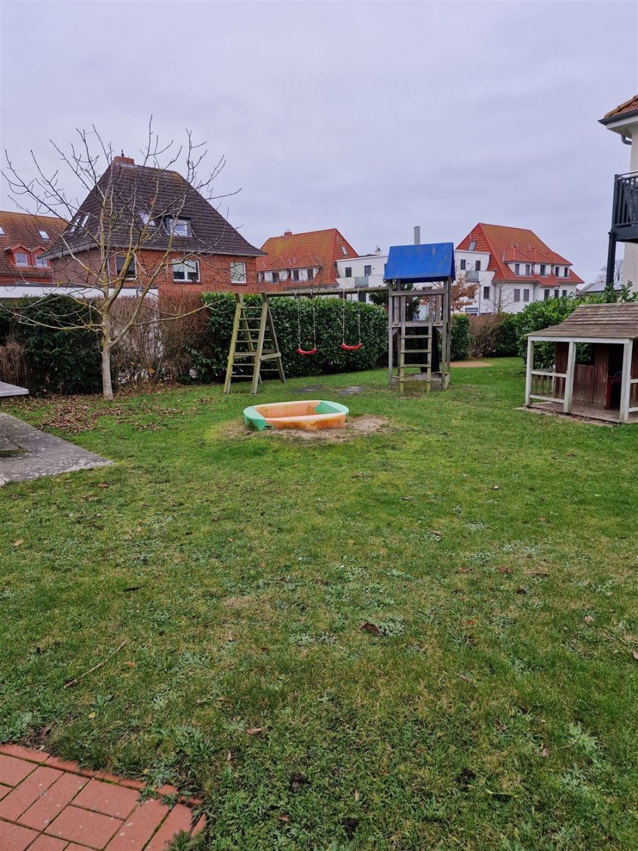Spielplatz im Garten Dachgeschosswohnung Rerik