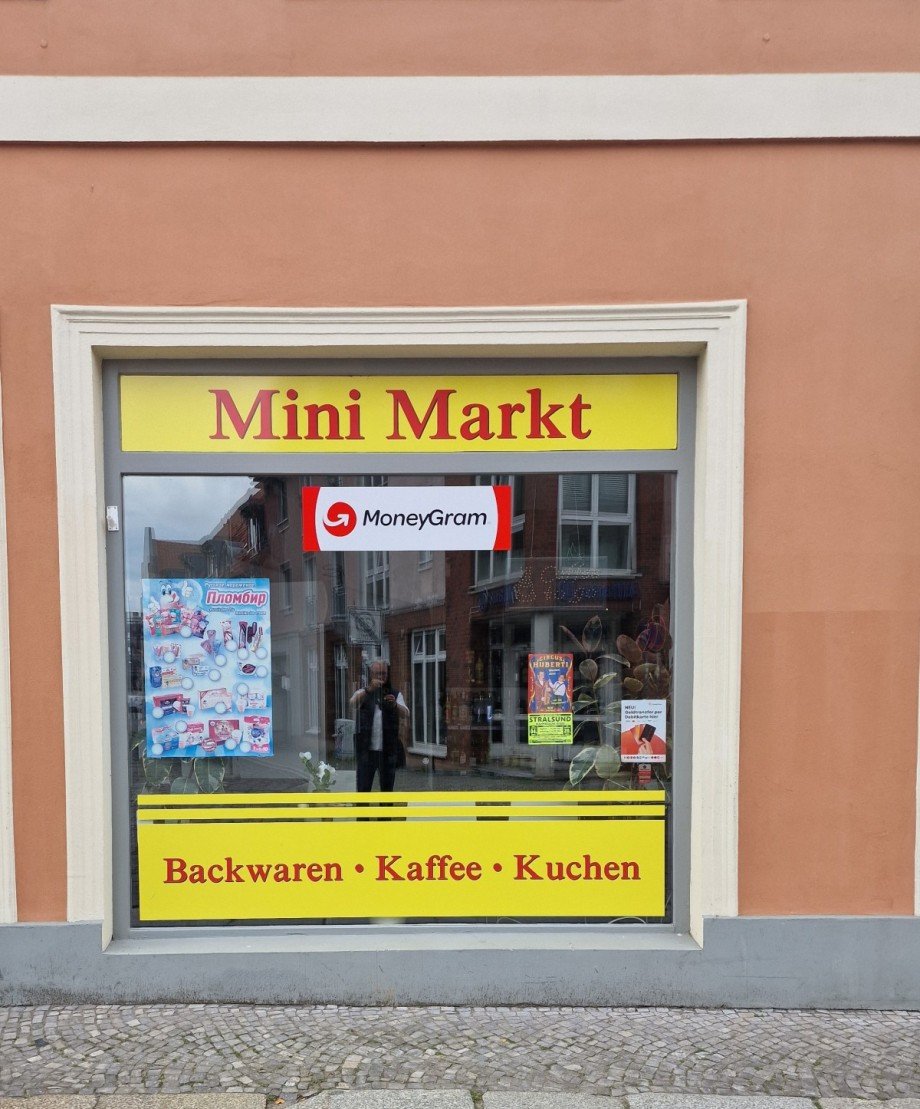 Schaufenster Wohn- / Gesch�ftshaus Stralsund