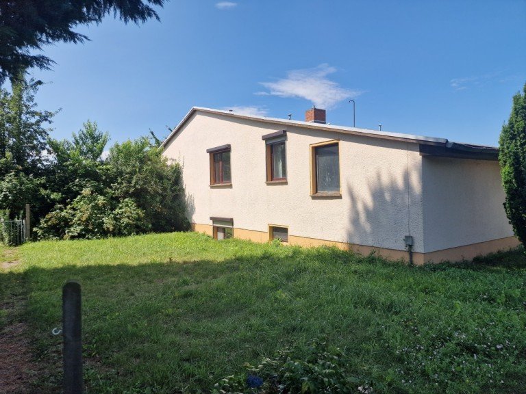 Seitenansicht Wismar Bungalow Sonniges Grundst�ck, lichtdurchfluteter Bungalow mit Souterrain